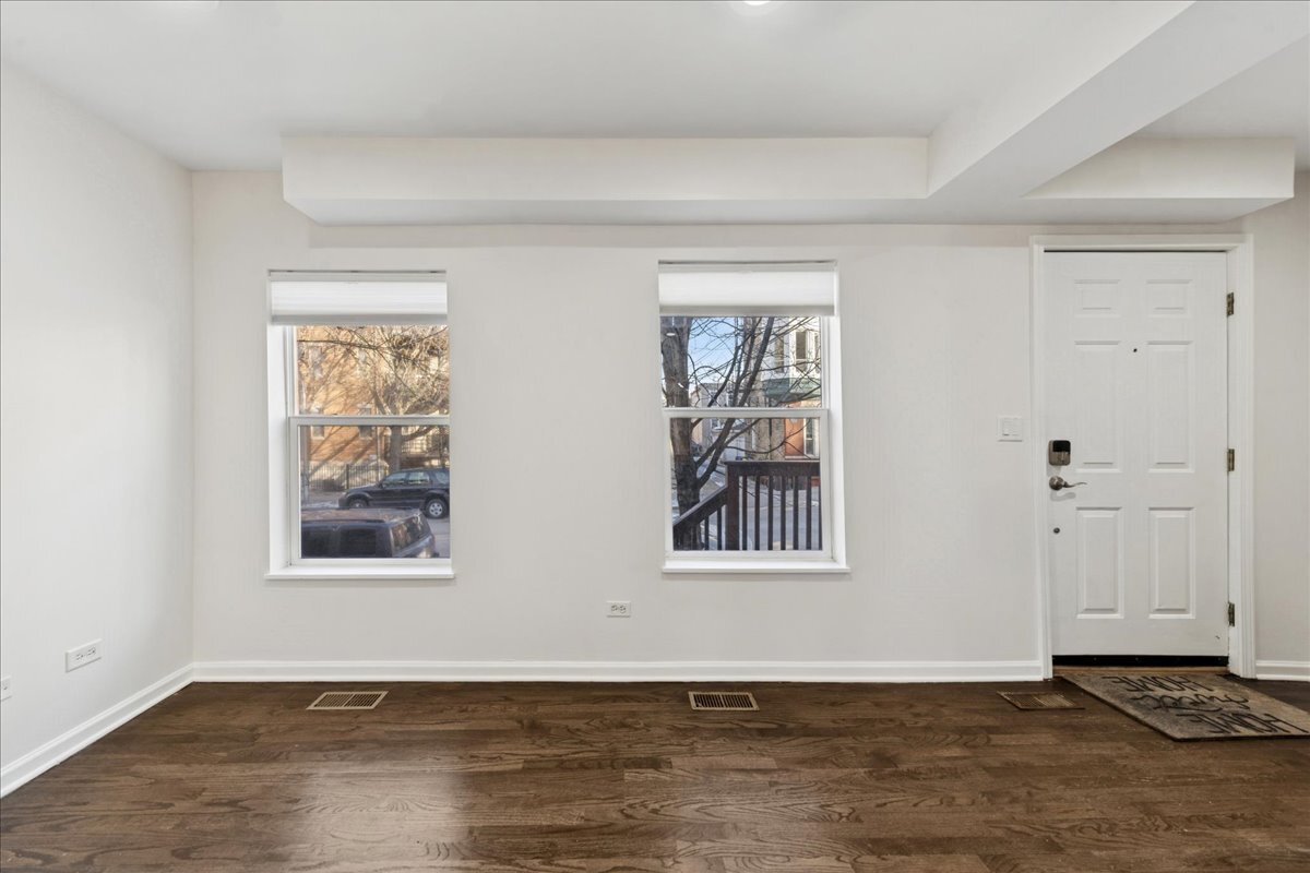 648 N Bishop Street S