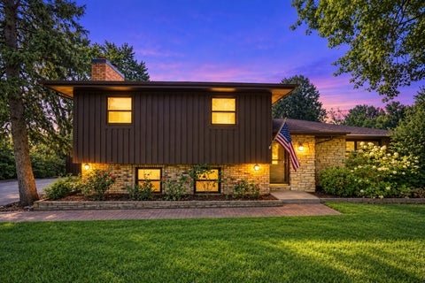 Photo of 11S534 Lemont Road, Lemont, IL 60439 (MLS # 12771080)