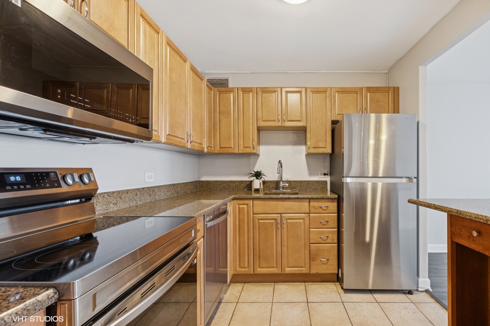 3930 N Pine Grove Avenue 2313