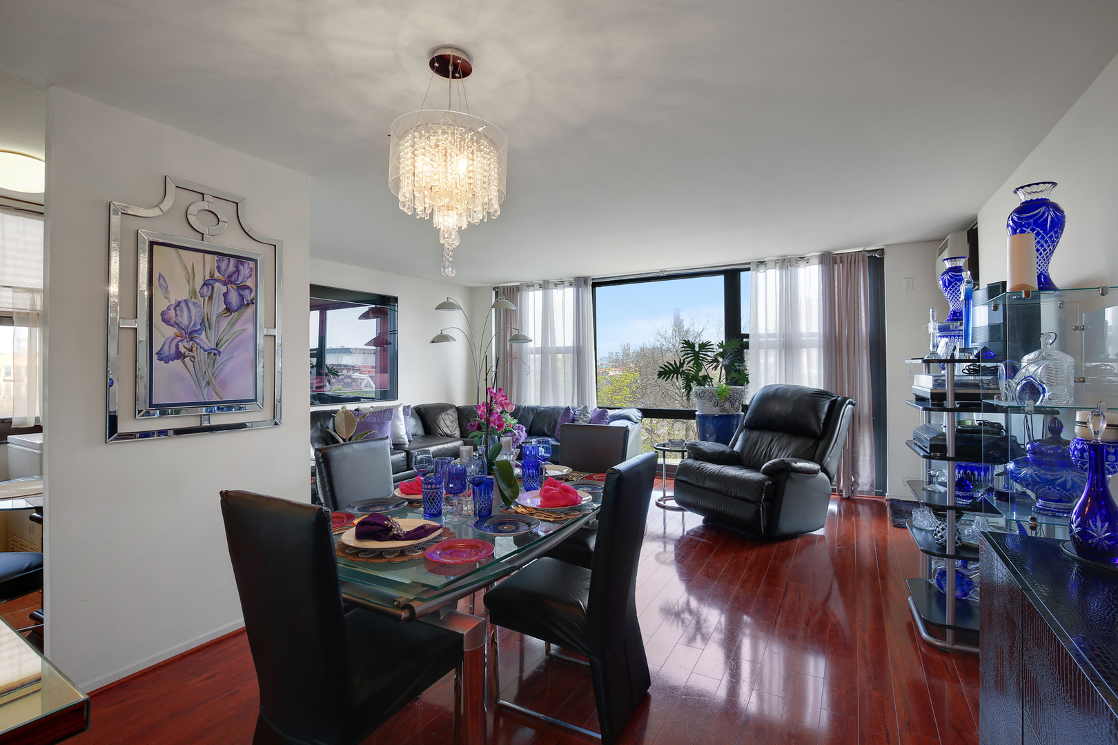 2605 S Indiana Avenue 402