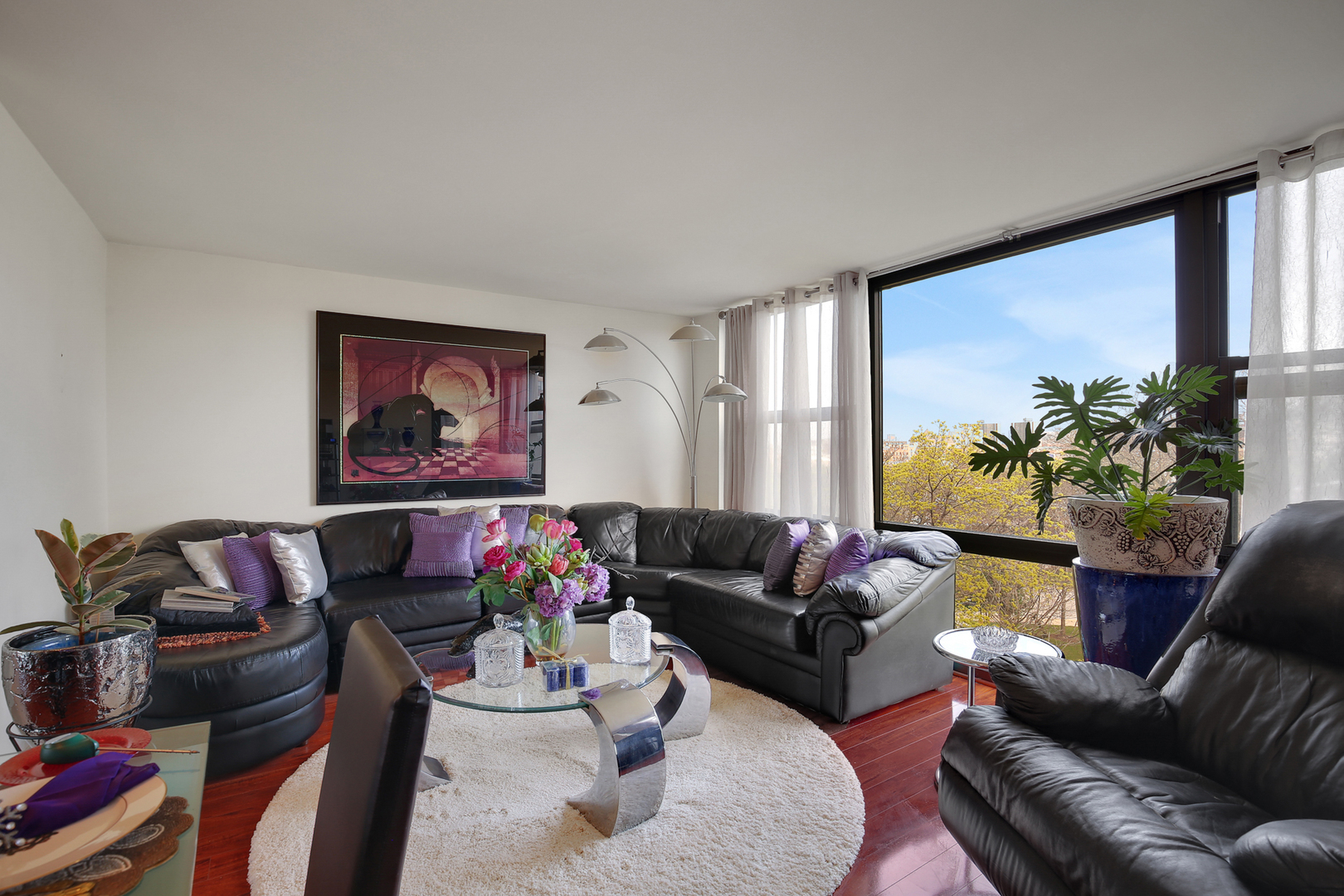 2605 S Indiana Avenue 402