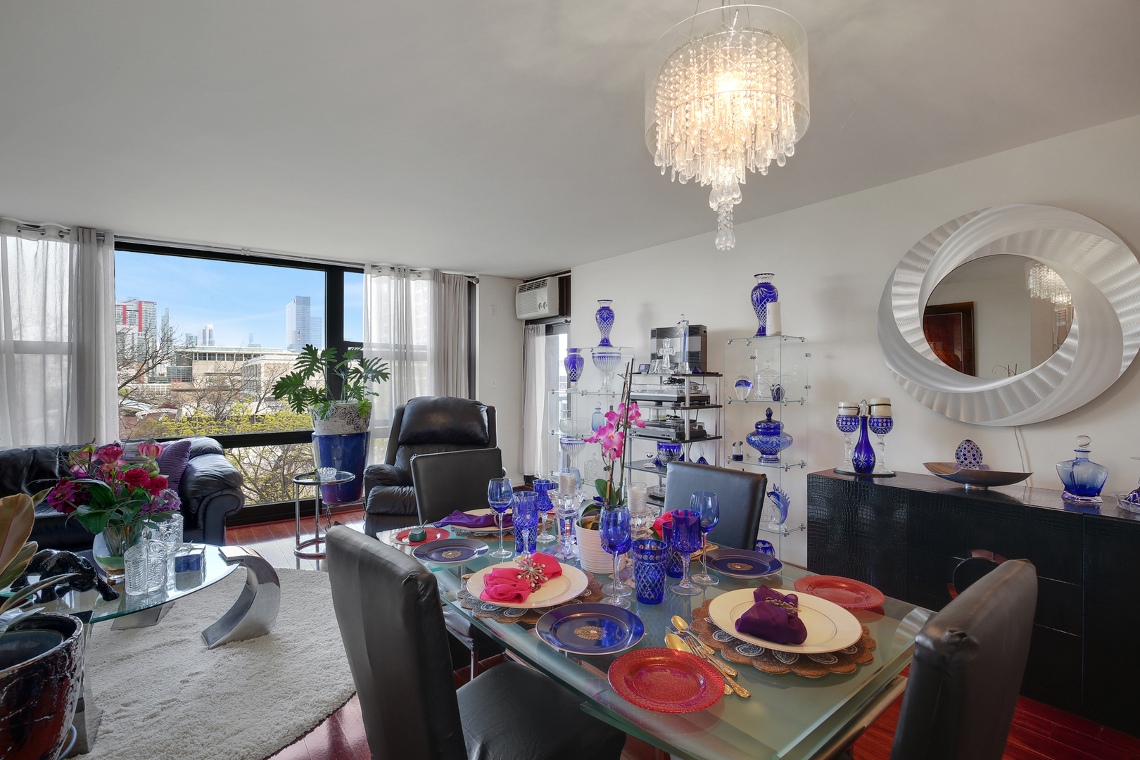 2605 S Indiana Avenue 402