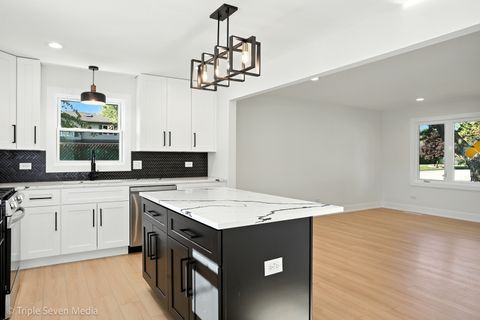 Tiny photo for 8053 Newland Avenue, Burbank, IL 60459 (MLS # 12493108)