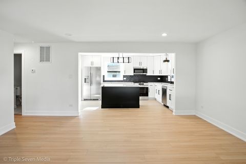 Tiny photo for 8053 Newland Avenue, Burbank, IL 60459 (MLS # 12493108)