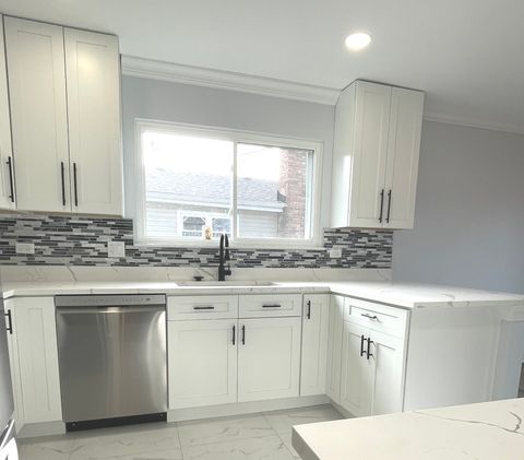 Tiny photo for 2100 Lloyd Avenue, Lombard, IL 60148 (MLS # 12413166)