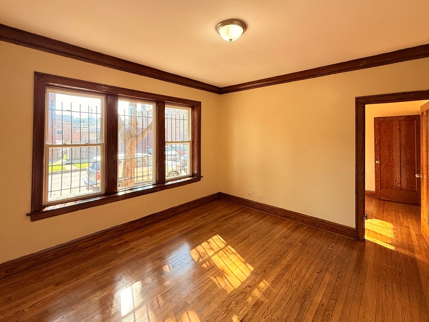 2433 W Lithuanian Plaza Court