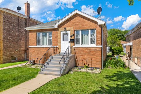 Tiny photo for 1618 Gunderson Avenue, Berwyn, IL 60402 (MLS # 12636547)