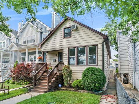Photo of 4550 N Kildare Avenue, Chicago, IL 60630 (MLS # 12680453)