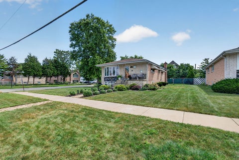 Tiny photo for 7001 W 81st Street, Burbank, IL 60459 (MLS # 12747162)