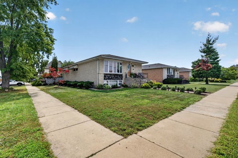 Tiny photo for 7001 W 81st Street, Burbank, IL 60459 (MLS # 12747162)