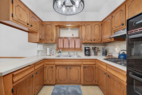 Tiny photo for 7001 W 81st Street, Burbank, IL 60459 (MLS # 12747162)