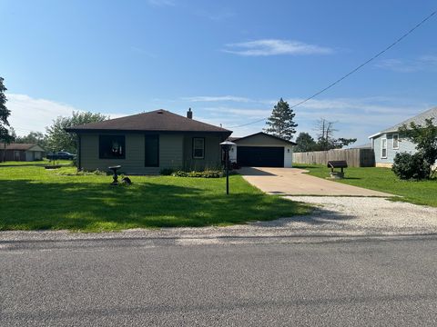 Photo of 415 W Livingston Road, Streator, IL 61364 (MLS # 12588001)