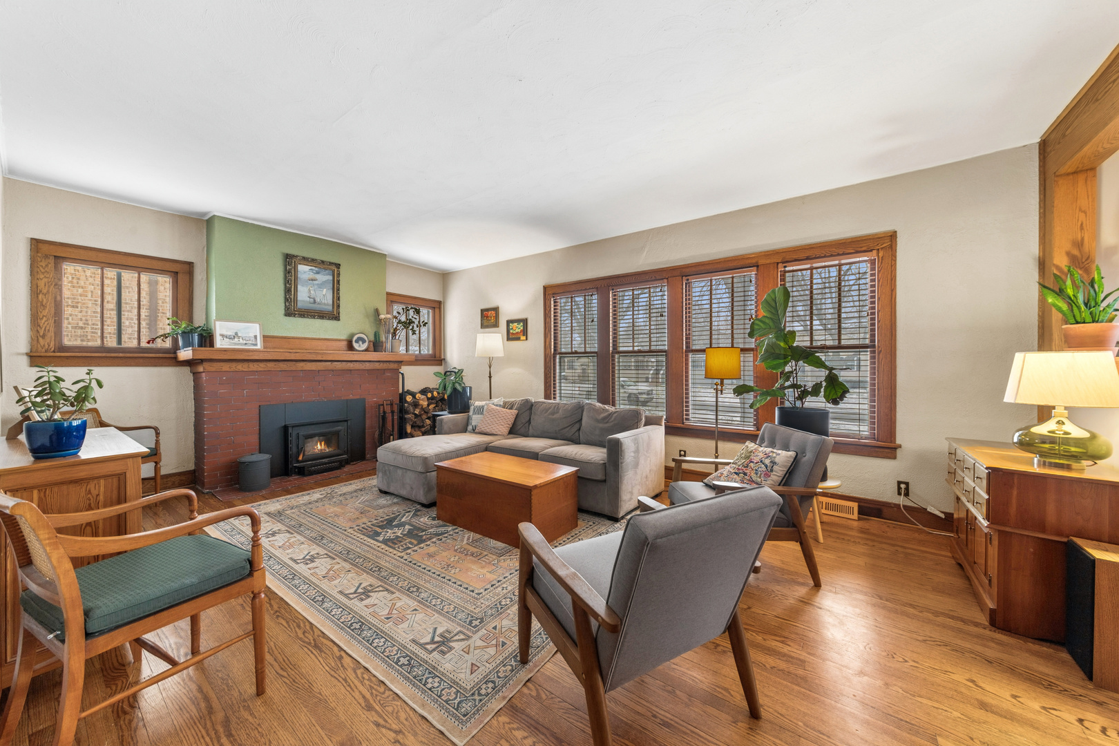 220 S Illinois Avenue