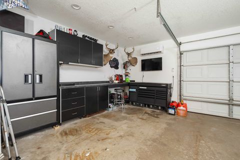 Tiny photo for 4230 Jersey Ridge Rd Road, Davenport, IA 52807 (MLS # 100000418)