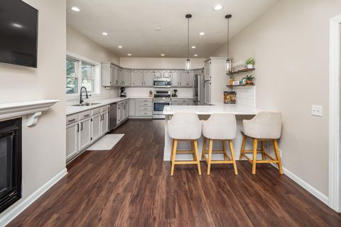 Tiny photo for 4230 Jersey Ridge Rd Road, Davenport, IA 52807 (MLS # 100000418)