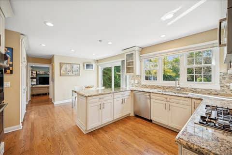 Tiny photo for 2130 Magnolia Lane, Highland Park, IL 60035 (MLS # 12666094)