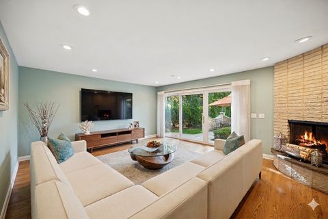 Tiny photo for 2130 Magnolia Lane, Highland Park, IL 60035 (MLS # 12666094)