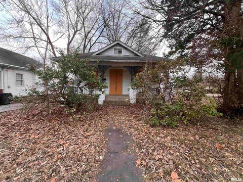 Tiny photo for 417 W MONROE Street, Carbondale, IL 62901 (MLS # EB452191)