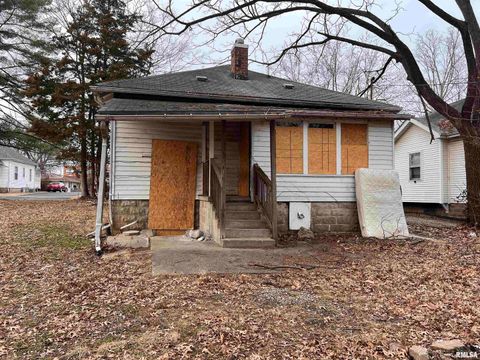 Tiny photo for 417 W MONROE Street, Carbondale, IL 62901 (MLS # EB452191)