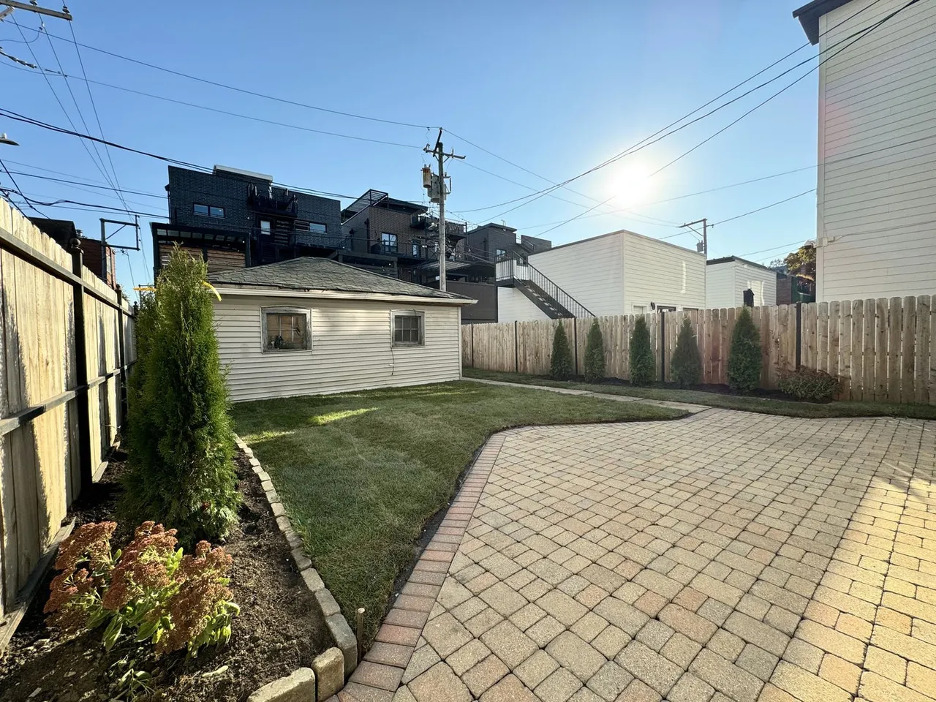 2413 W Belden Avenue