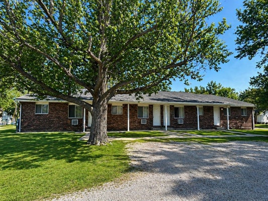 404 E MAIN ST, DE SOTO, IL 62924 - Image 44cd0ea26a102949e063e8b4f8faa0ba/3889066115