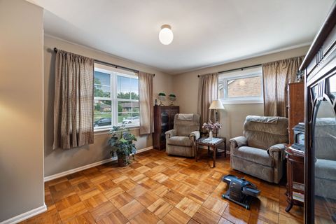 Tiny photo for 223 W Washington Boulevard, Lombard, IL 60148 (MLS # 12515616)