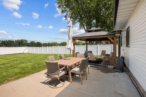 Tiny photo for 2414 E GARFIELD Street, Davenport, IA 52803 (MLS # 12728400)