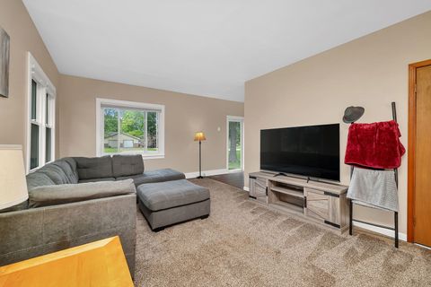 Tiny photo for 172 S Hossack Street, Seneca, IL 61360 (MLS # 12455895)