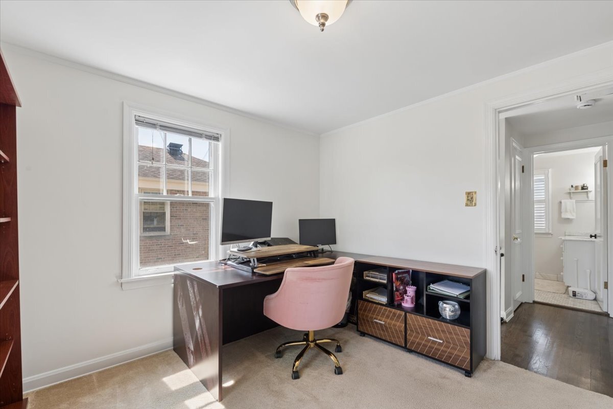 7151 N Ottawa Avenue