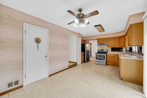 Tiny photo for 160 Chatham Lane, Roselle, IL 60172 (MLS # 12704734)