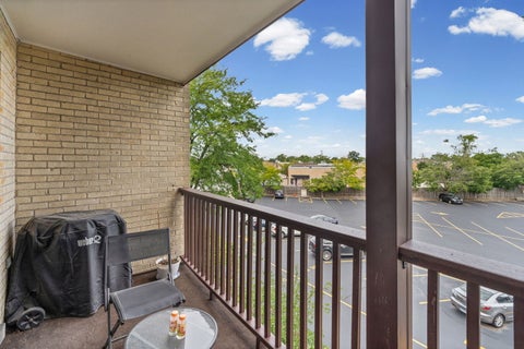 Tiny photo for 640 Murray Lane #312, Des Plaines, IL 60016 (MLS # 12759396)