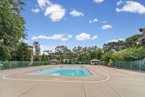 Tiny photo for 640 Murray Lane #312, Des Plaines, IL 60016 (MLS # 12759396)