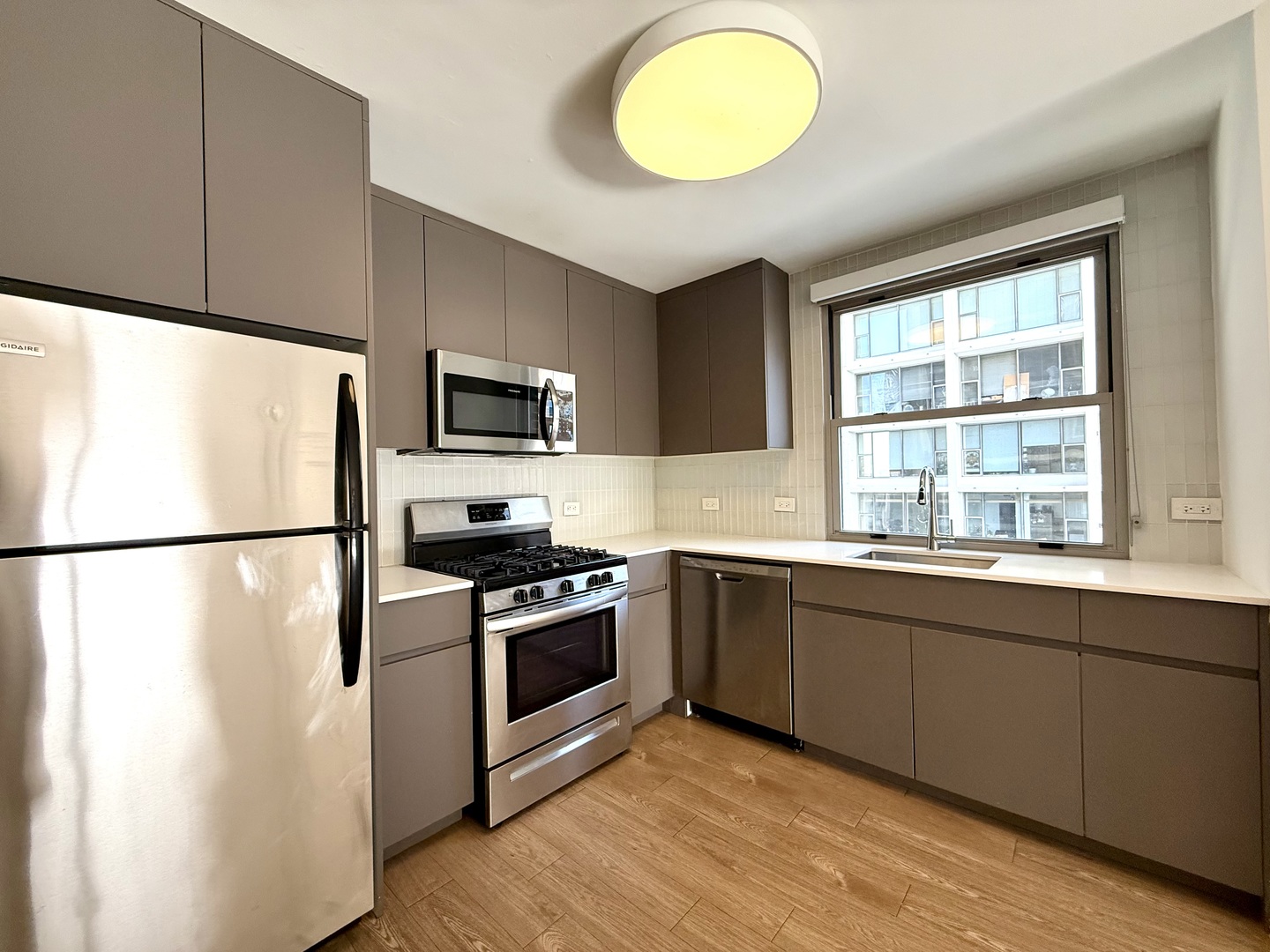 420 W Belmont Avenue 27E