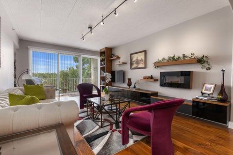 Tiny photo for 1705 Pavilion Way #407, Park Ridge, IL 60068 (MLS # 12758835)