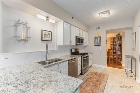Tiny photo for 1705 Pavilion Way #407, Park Ridge, IL 60068 (MLS # 12758835)