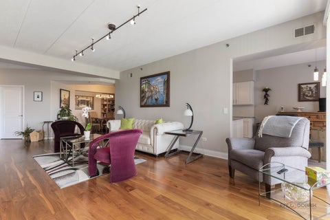 Tiny photo for 1705 Pavilion Way #407, Park Ridge, IL 60068 (MLS # 12758835)