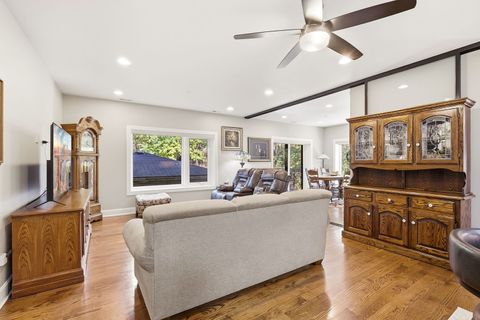 Tiny photo for 645 Custer Avenue #103, Evanston, IL 60202 (MLS # 12505590)