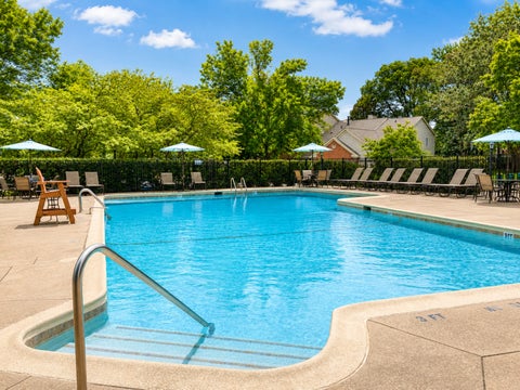 Tiny photo for 1404 NOTTINGHAM Court #C2, Wheeling, IL 60090 (MLS # 12782582)