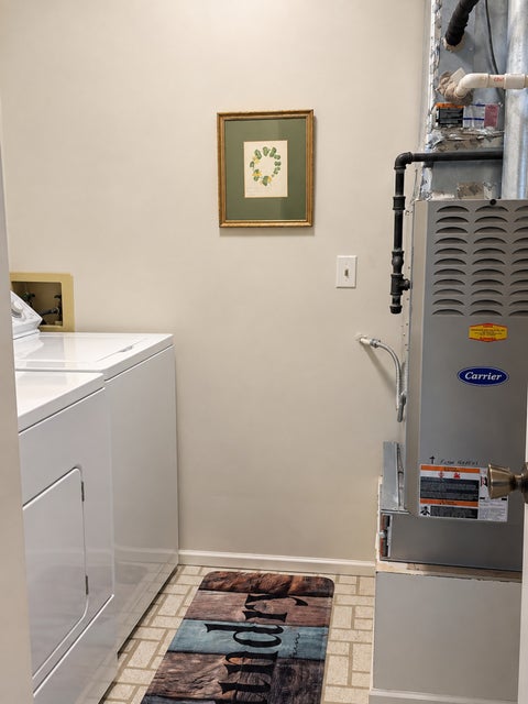 Tiny photo for 1404 NOTTINGHAM Court #C2, Wheeling, IL 60090 (MLS # 12782582)