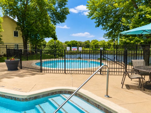 Tiny photo for 1404 NOTTINGHAM Court #C2, Wheeling, IL 60090 (MLS # 12782582)