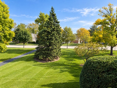 Tiny photo for 1404 NOTTINGHAM Court #C2, Wheeling, IL 60090 (MLS # 12782582)