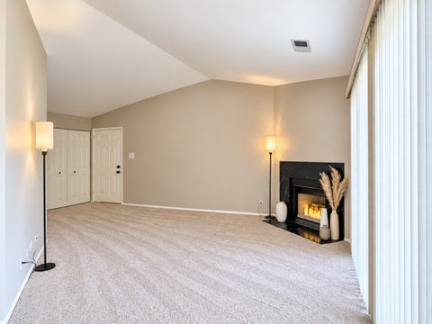 Tiny photo for 1404 NOTTINGHAM Court #C2, Wheeling, IL 60090 (MLS # 12782582)