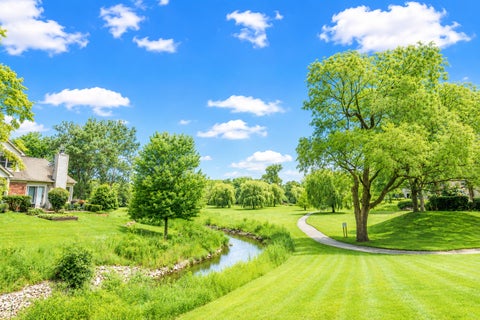 Tiny photo for 1404 NOTTINGHAM Court #C2, Wheeling, IL 60090 (MLS # 12782582)