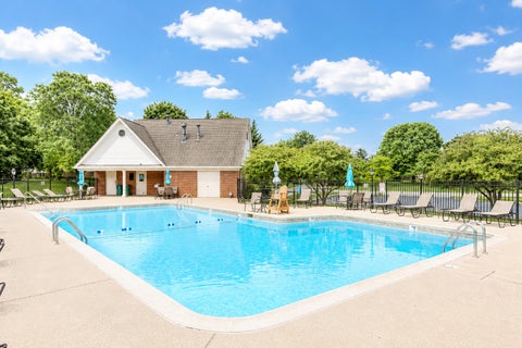 Tiny photo for 1404 NOTTINGHAM Court #C2, Wheeling, IL 60090 (MLS # 12782582)