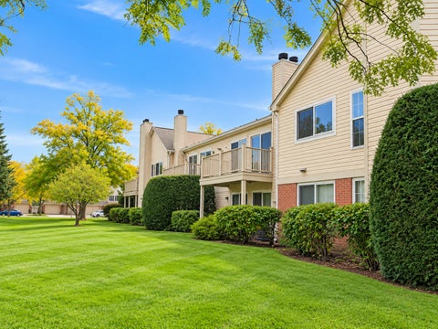 Tiny photo for 1404 NOTTINGHAM Court #C2, Wheeling, IL 60090 (MLS # 12782582)