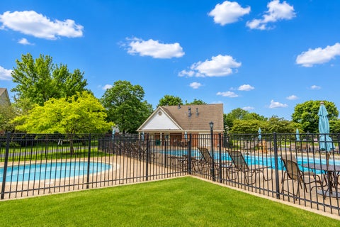 Tiny photo for 1404 NOTTINGHAM Court #C2, Wheeling, IL 60090 (MLS # 12782582)