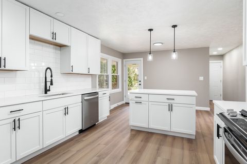 Tiny photo for 3618 BELVOIR Drive, Rockford, IL 61107 (MLS # 12614555)