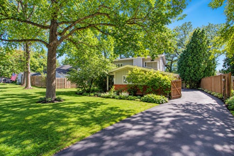 Photo of 305 Dunbar Road, Mundelein, IL 60060 (MLS # 12773677)