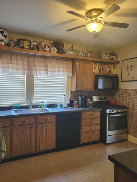 Tiny photo for 2404 Pershing Avenue, Davenport, IA 52803 (MLS # 12697500)
