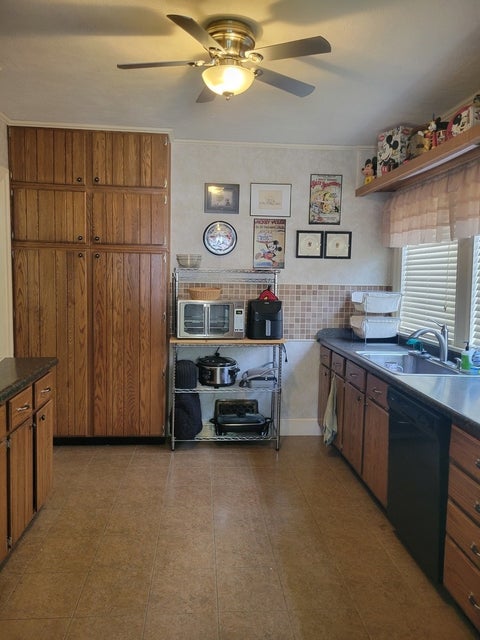 Tiny photo for 2404 Pershing Avenue, Davenport, IA 52803 (MLS # 12697500)